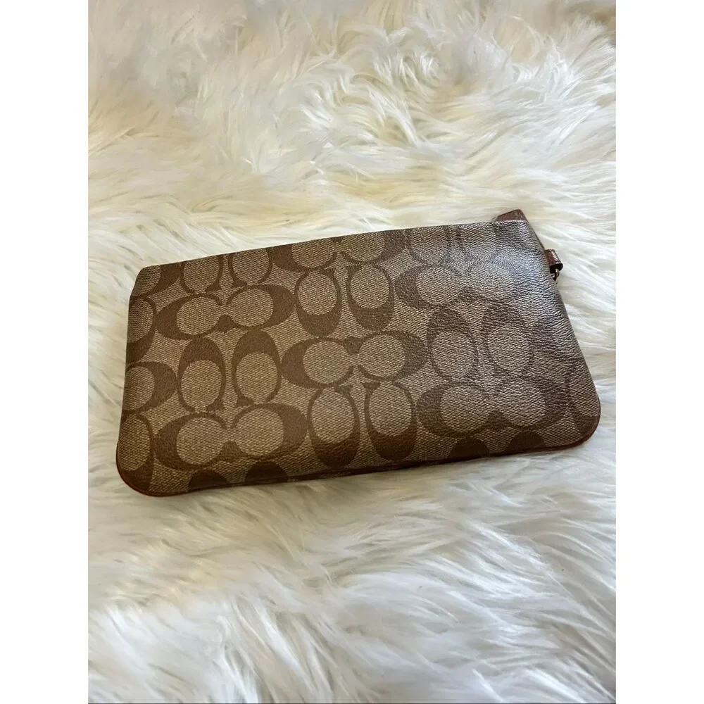Coach Large Wristlet Clutch Top Zip Brown $125 signature C used